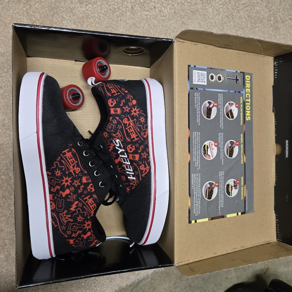 NWT Heelys